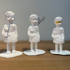 Dolls small - various pieces